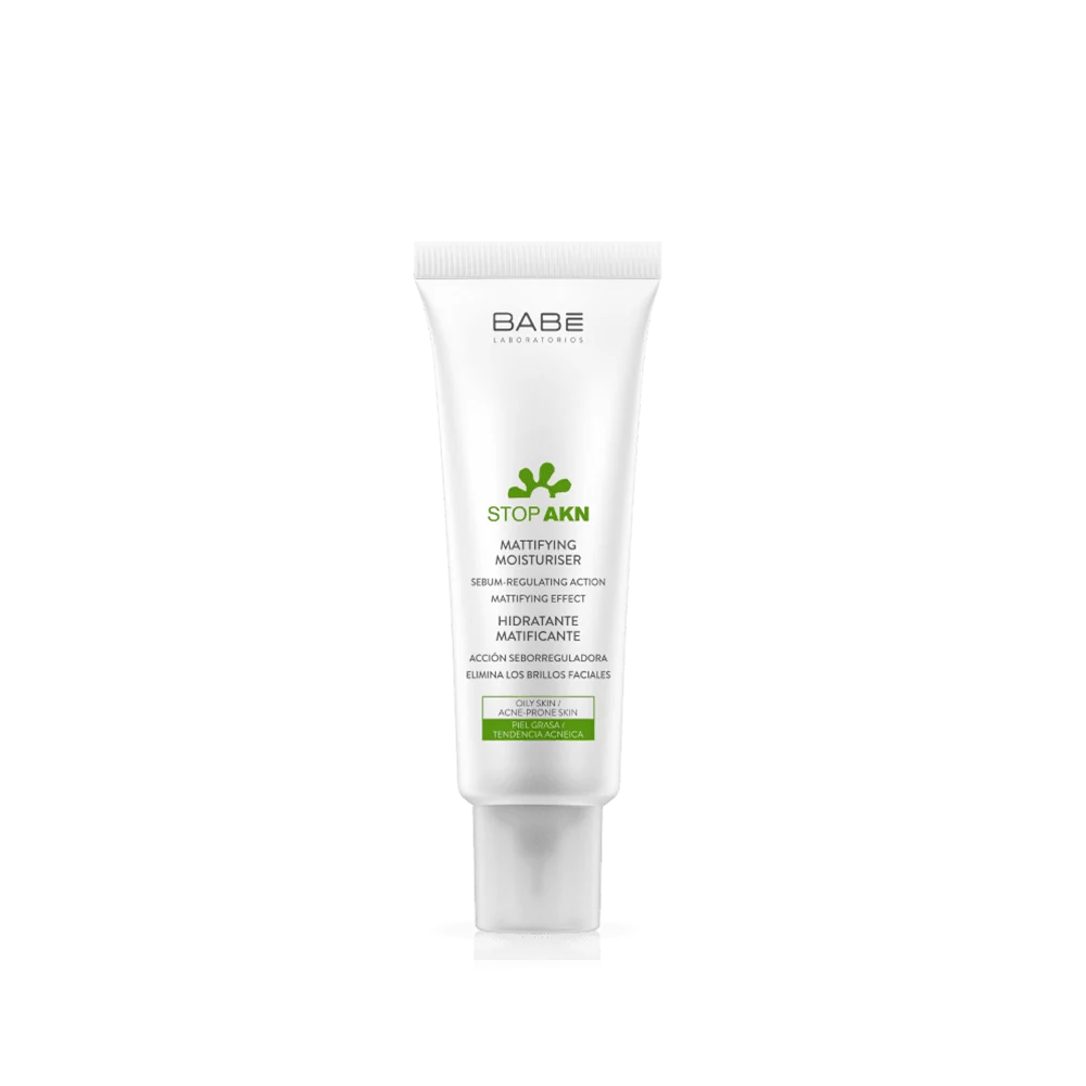 Crème hydratante matifiante Stop Akn de Babe Laboratorios pour peau grasse à tendance acnéique.